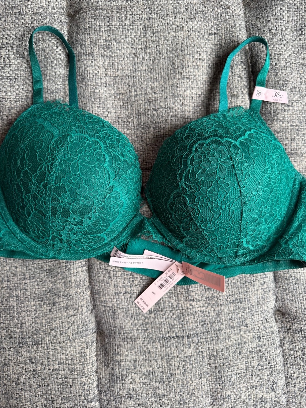 NWT Victoria’s Secret green lace push up bra